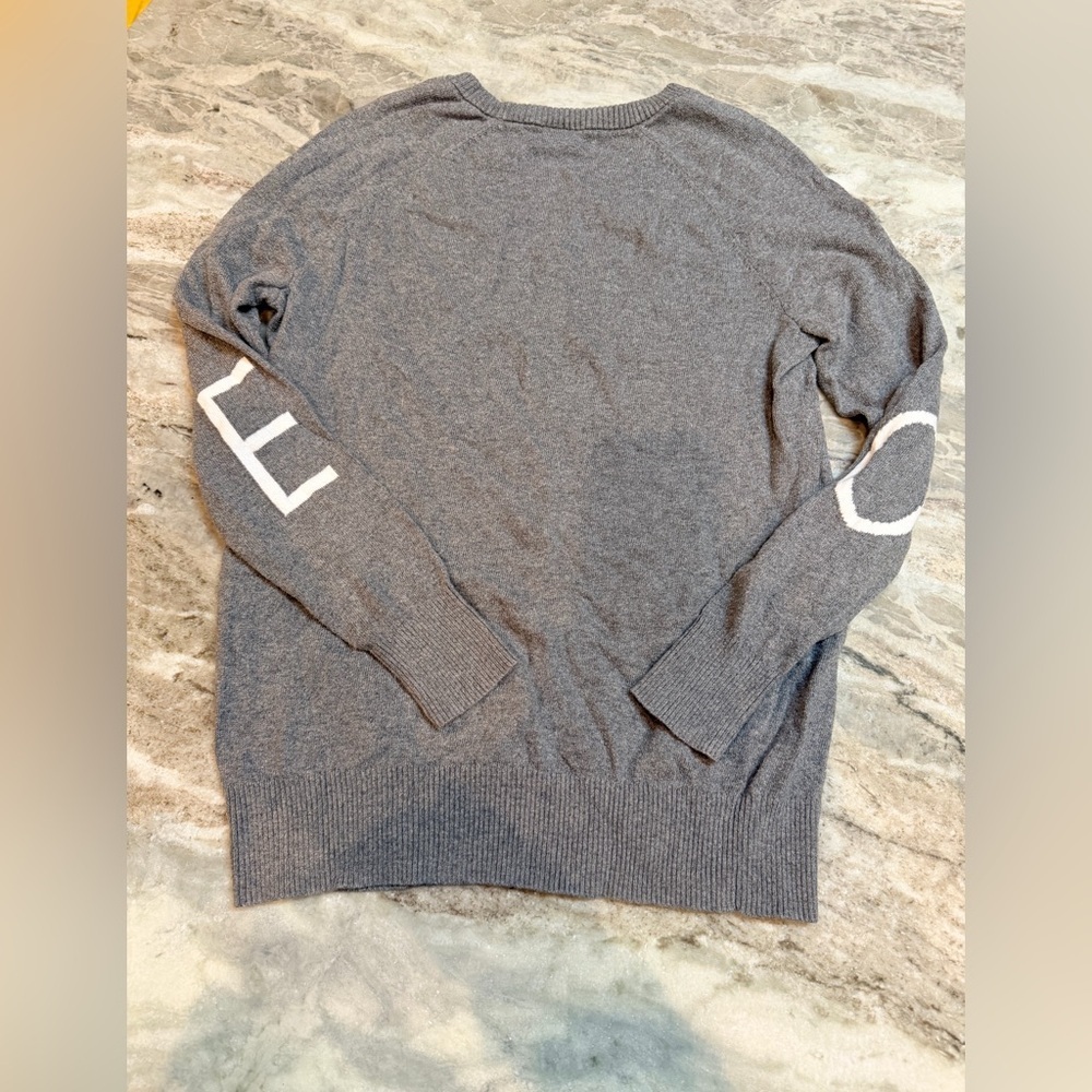 Torrid Gray Heart LOVE Graphic Crewneck Sweater Women’s 00 Medium - Picture 10 of 12